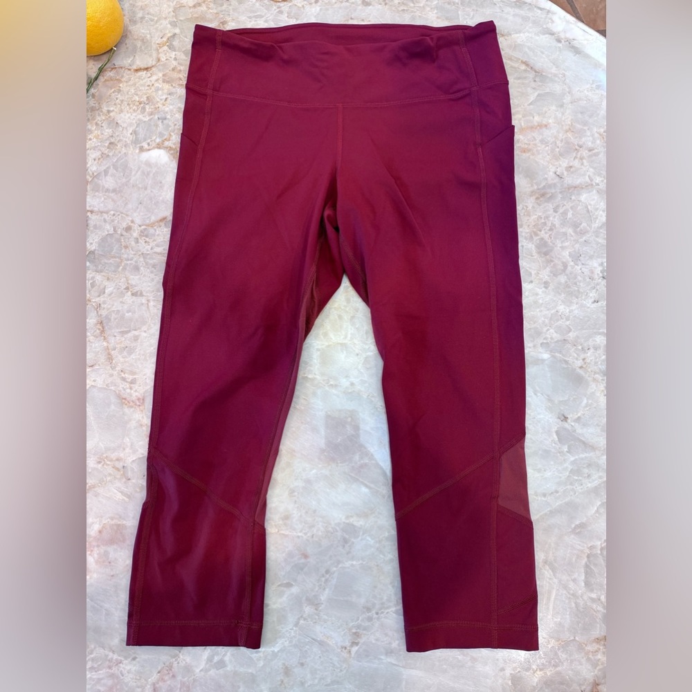 Lululemon maroon/burgundy. Zipper. Cropped/capri.